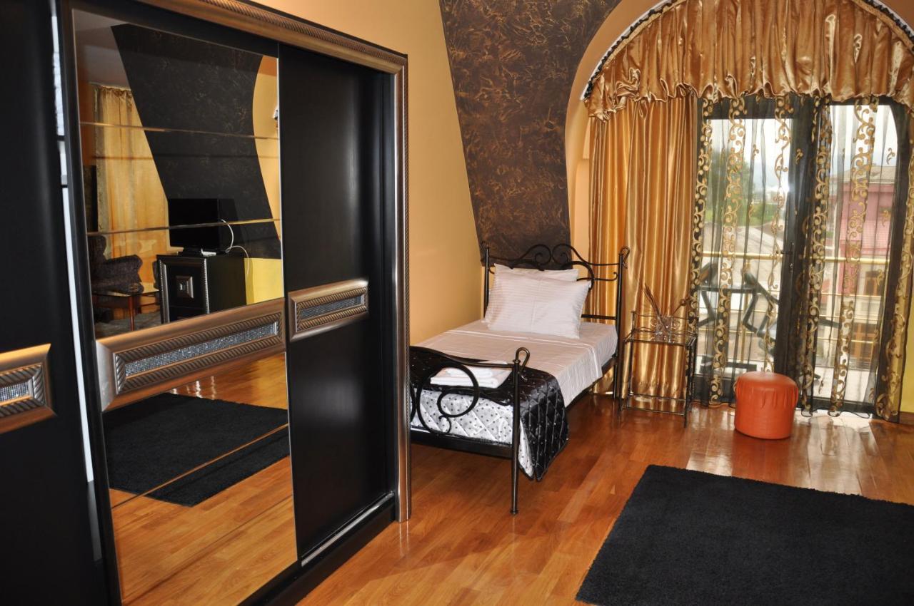 Hotel Amber Batumi Exterior photo